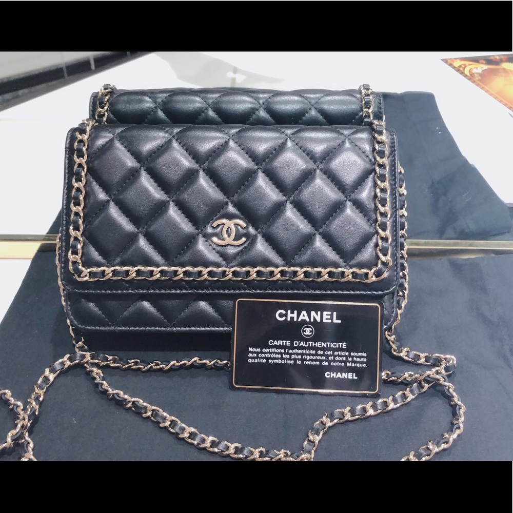 Authentic CHANEL Quilted Gold-Tone Metal Black - Picture 5 of 9